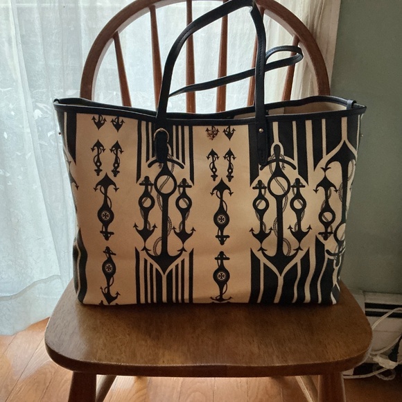 NWT & COA Tory Burch Navy and Cream Nautical Tote - Picture 9 of 9